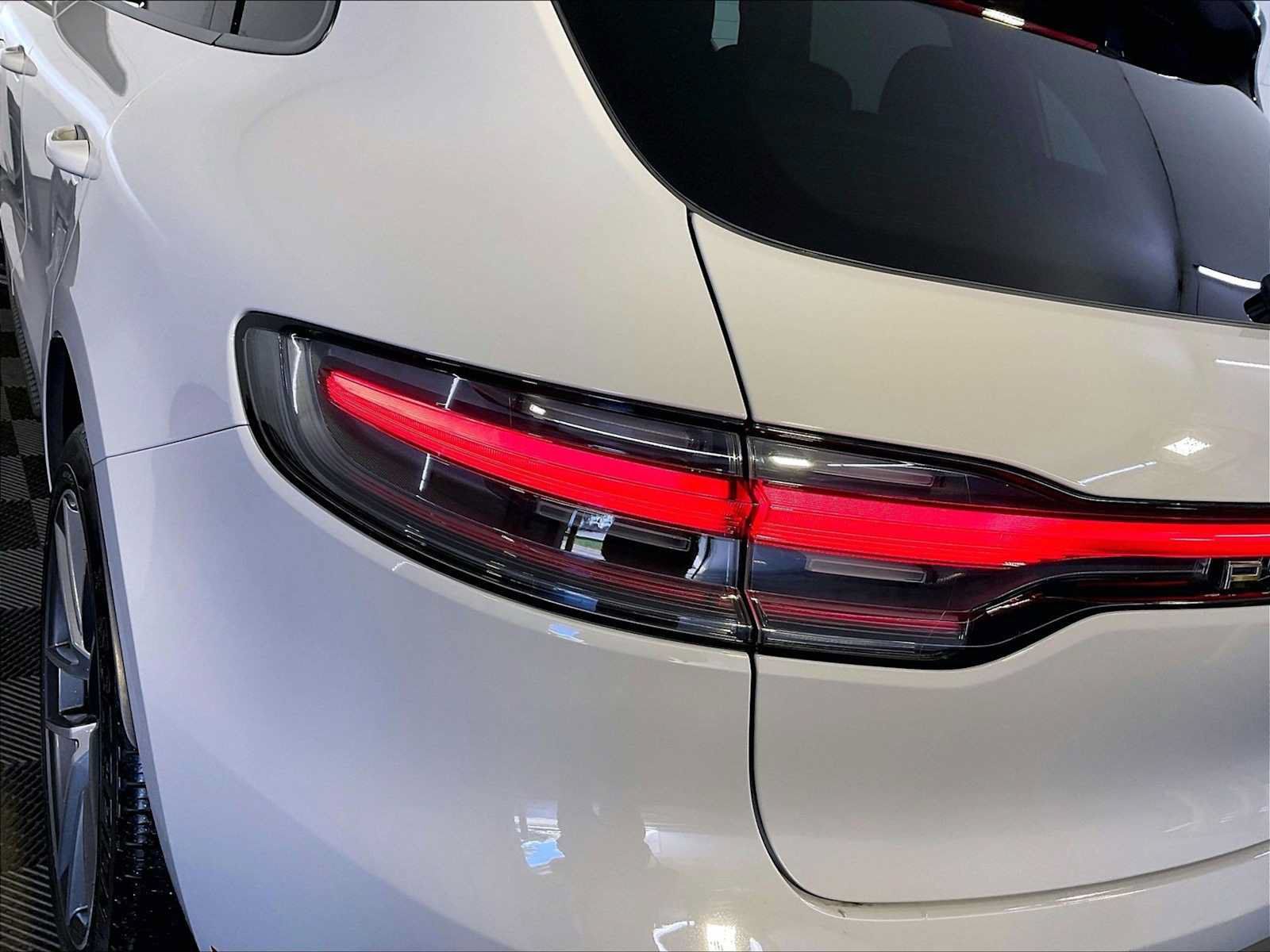 Certified 2023 Porsche Macan AWD/4WD image 30