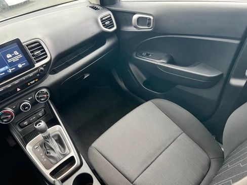 Certified 2026 Hyundai Venue SE FWD image 11