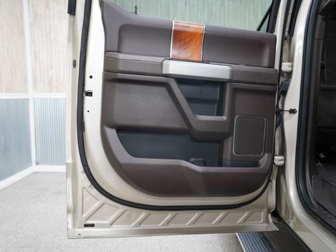 Used 2018 Ford F150 King Ranch w/ Equipment Group 601A Luxury AWD/4WD image 34