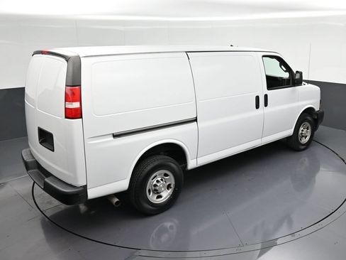 Used 2022 Chevrolet Express 3500 w/ Driver Convenience Package RWD image 17