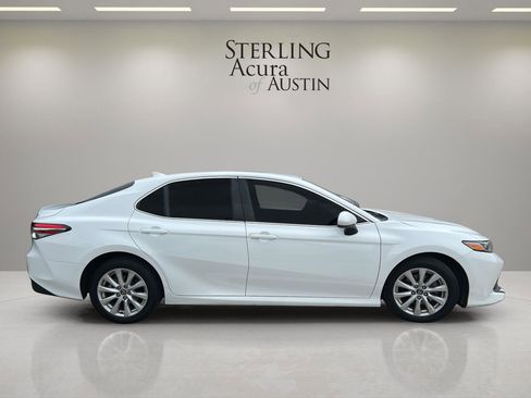 Used 2019 Toyota Camry LE FWD image 4