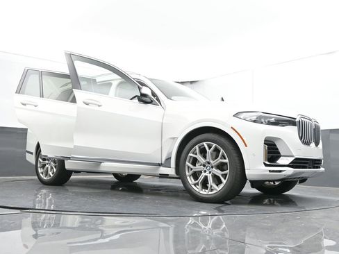 Used 2022 BMW X7 xDrive40i w/ Executive Package image 61
