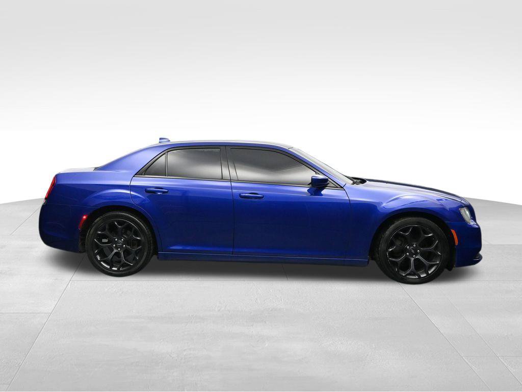 Used 2019 Chrysler 300 S RWD image 6