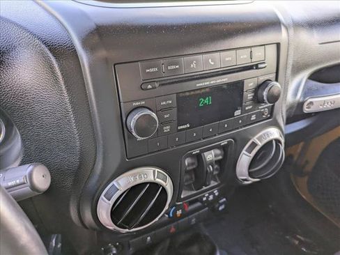 Used 2014 Jeep Wrangler Unlimited Sahara w/ Connectivity Group AWD/4WD image 12