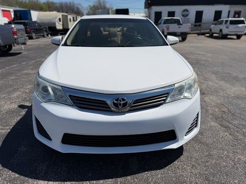 Used 2014 Toyota Camry L image 2