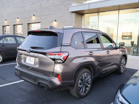 Used 2025 Subaru Forester Touring image 9