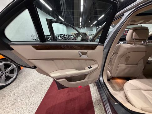 Used 2014 Mercedes-Benz E 350 4MATIC Sedan image 32