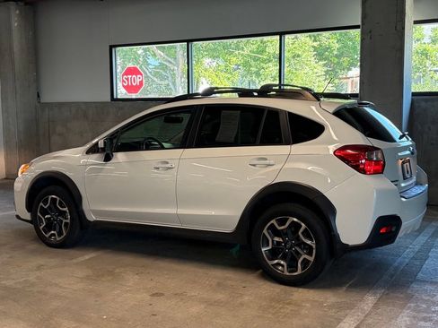 Used 2017 Subaru Crosstrek 2.0i Premium w/ Moonroof Package AWD/4WD image 2