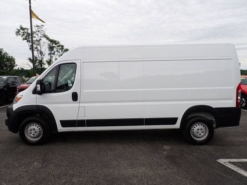 Used 2024 RAM ProMaster 2500 w/ Convenience Group FWD image 2