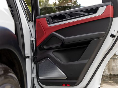 Certified 2024 Porsche Cayenne Turbo GT image 44