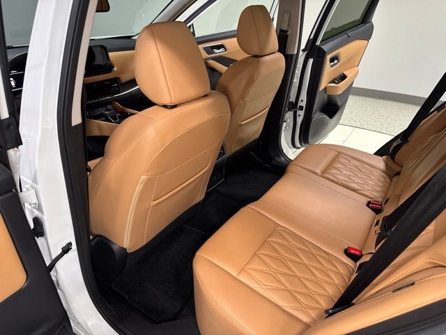 Used 2023 Nissan Rogue Platinum AWD/4WD image 26