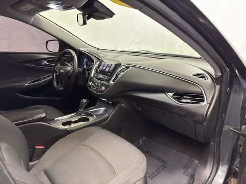 Used 2017 Chevrolet Malibu LT w/ Driver Confidence Package image 31