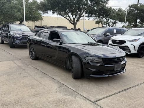 Used 2021 Dodge Charger SXT w/ Blacktop Package RWD image 3