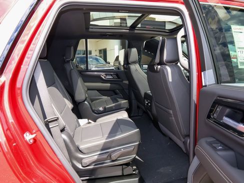 New 2026 GMC Yukon Elevation w/ Elevation Premium Package AWD/4WD image 16