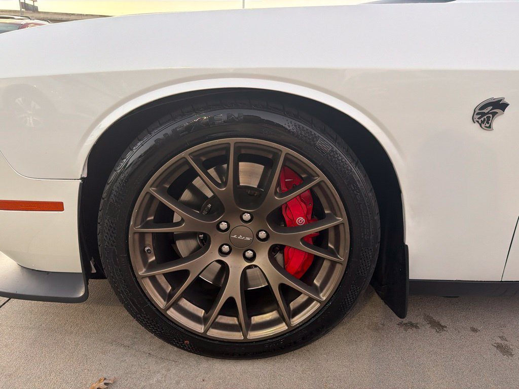 Used 2016 Dodge Challenger SRT Hellcat RWD image 14