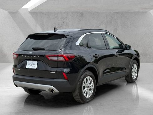 Used 2023 Ford Escape Active w/ Tech Pack #1 AWD/4WD image 5