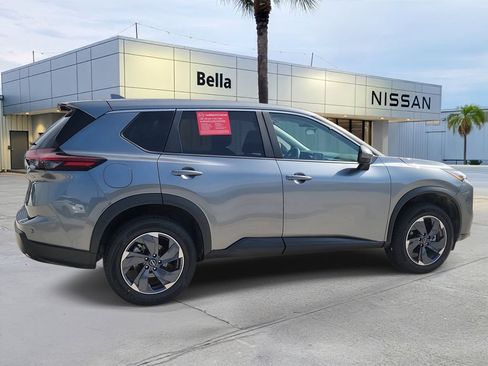 Certified 2025 Nissan Rogue SV FWD image 9