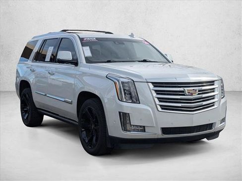 Used 2020 Cadillac Escalade Platinum image 3