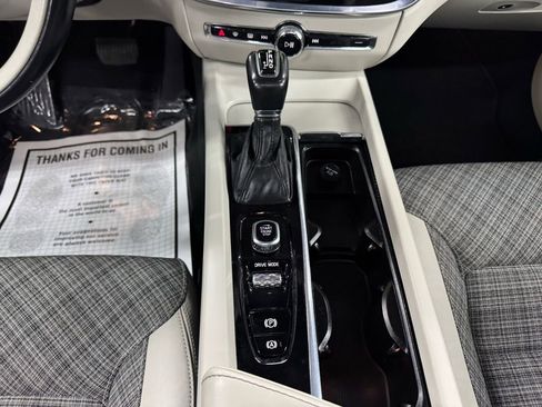 Used 2021 Volvo S60 T6 Momentum AWD/4WD image 33