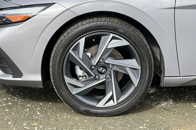Certified 2025 Hyundai Elantra SEL FWD image 33
