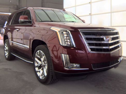 Used 2018 Cadillac Escalade Luxury RWD image 2