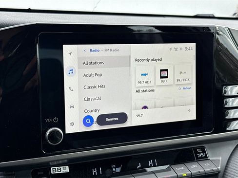 Used 2025 Toyota Camry SE image 17