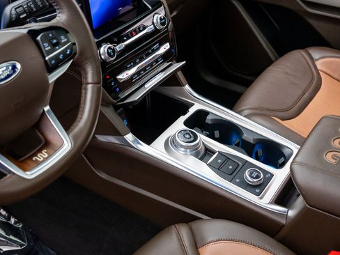 Used 2021 Ford Explorer King Ranch w/ Premium Technology Package image 13