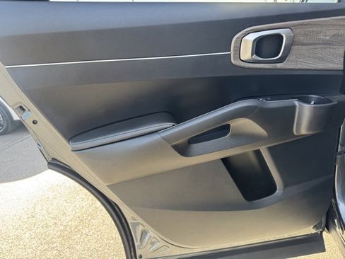 Certified 2022 Kia Sorento EX image 11