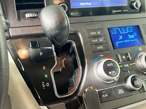 Used 2020 Toyota Sienna LE FWD image 22