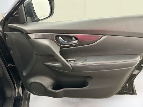 Used 2018 Nissan Rogue S AWD/4WD image 32