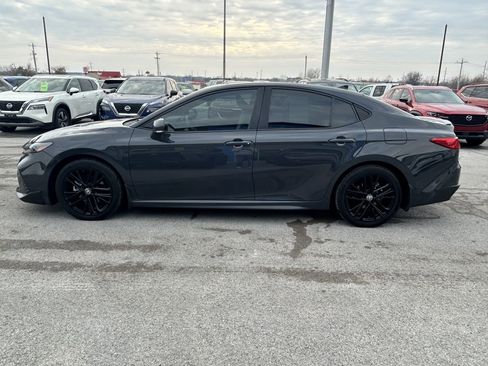 Used 2025 Toyota Camry SE w/ Convenience Package image 4