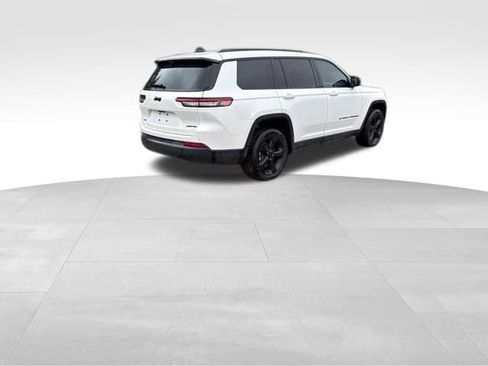 Used 2025 Jeep Grand Cherokee L Limited w/ Luxury Tech Group II AWD/4WD image 6