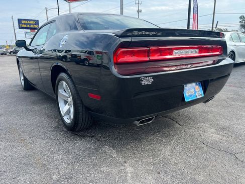 Used 2009 Dodge Challenger R/T image 5