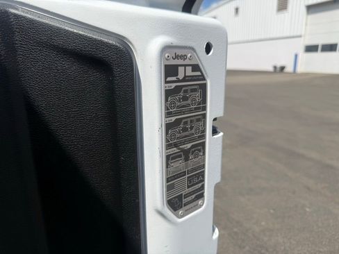 Used 2021 Jeep Wrangler Unlimited Sahara w/ Dual Top Group AWD/4WD image 50