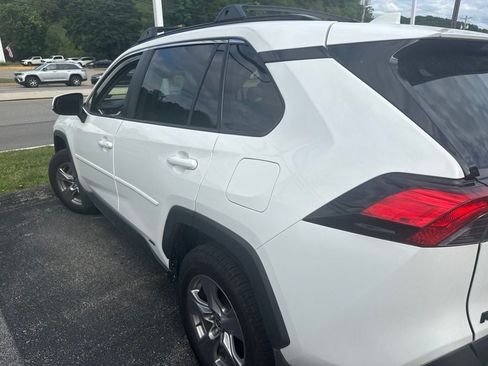 Used 2022 Toyota RAV4 XLE w/ Convenience Package AWD/4WD image 9
