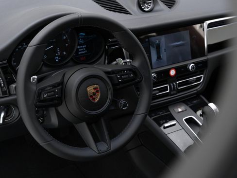 Certified 2025 Porsche Macan image 20