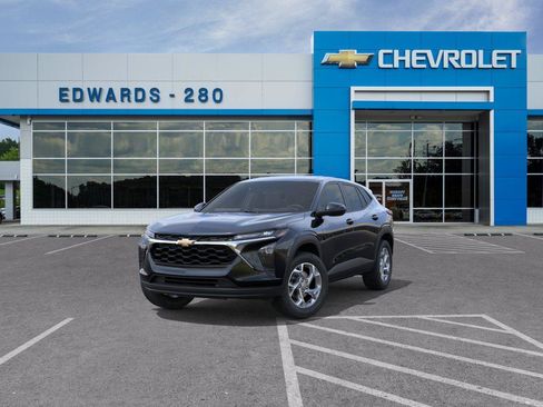 New 2026 Chevrolet Trax LS w/ LS Convenience Package FWD image 8