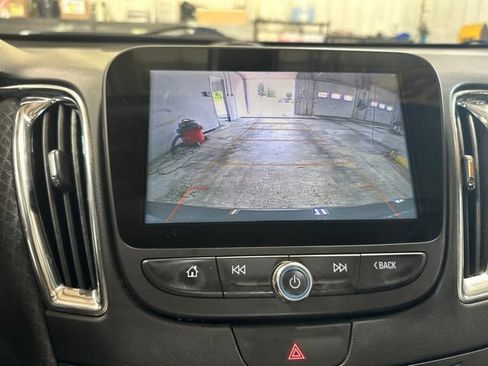 Used 2018 Chevrolet Malibu LT FWD image 26
