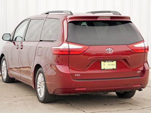 Used 2016 Toyota Sienna XLE image 46