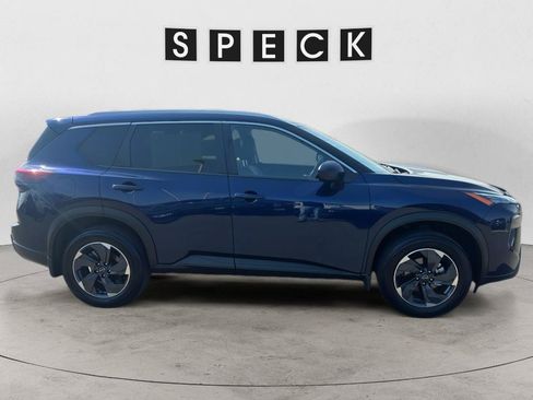 Used 2025 Nissan Rogue SV w/ SV Premium Package AWD/4WD image 6