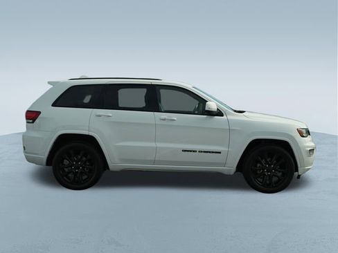 Used 2018 Jeep Grand Cherokee Altitude RWD image 10