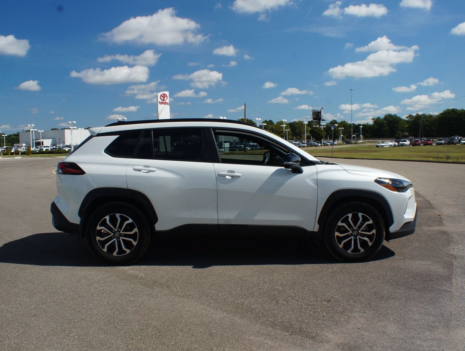 Used 2026 Toyota Corolla Cross AWD Hybrid w/ Moonroof Package image 20