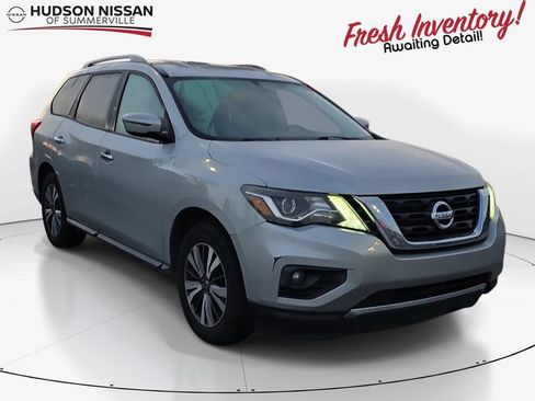 Used 2019 Nissan Pathfinder SV FWD image 1