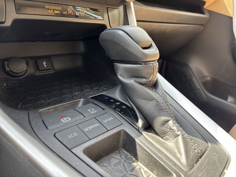 Used 2022 Toyota RAV4 LE FWD image 25