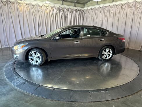 Used 2015 Nissan Altima 2.5 SV w/ Convenience Package FWD image 6