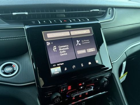 New 2025 Jeep Grand Cherokee Laredo X w/ Luxury Tech Group I image 3