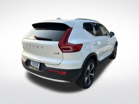 Used 2023 Volvo XC40 B5 Plus w/ Climate Package AWD/4WD image 5