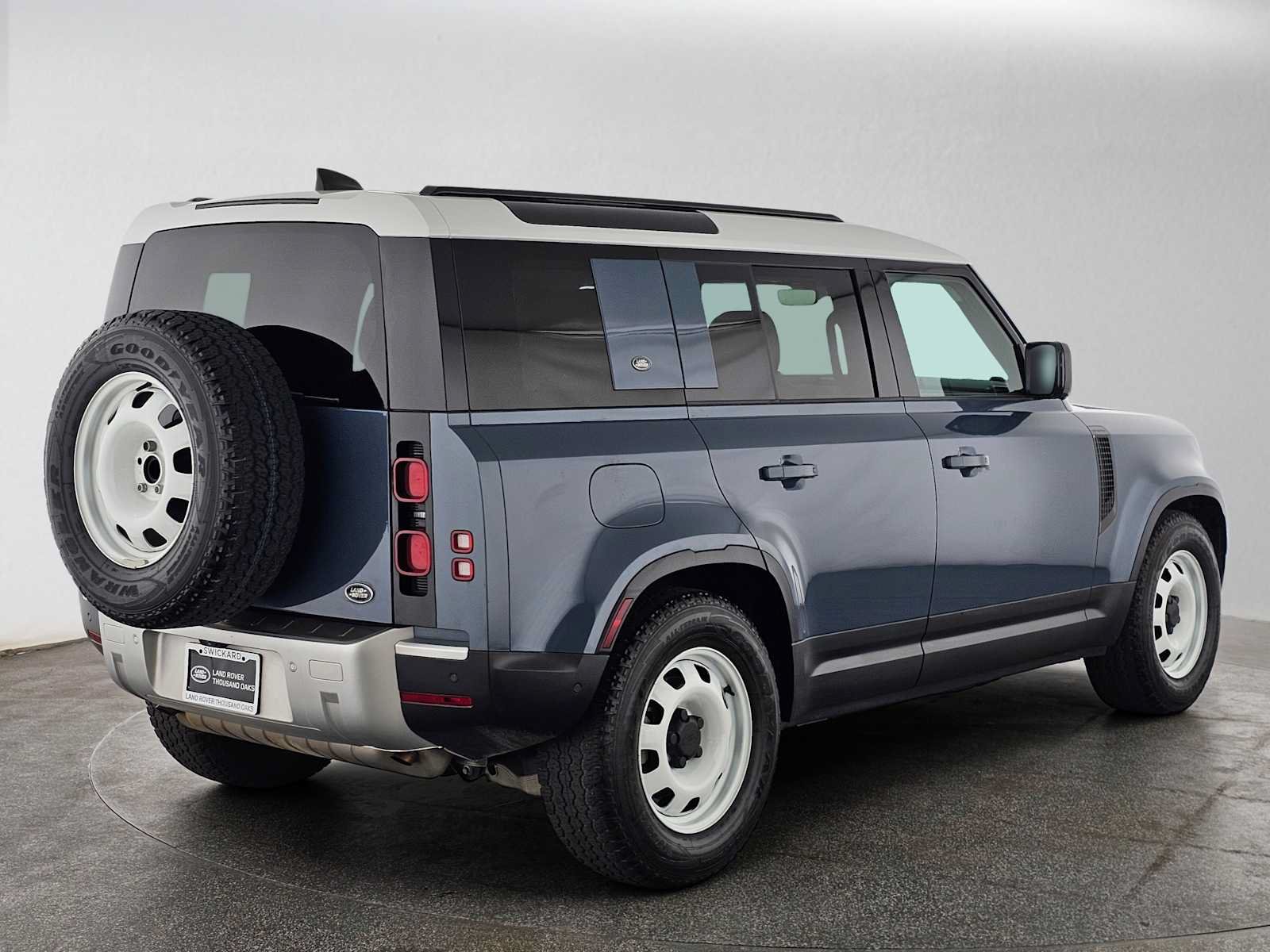 Used 2023 Land Rover Defender 110 S AWD/4WD image 5