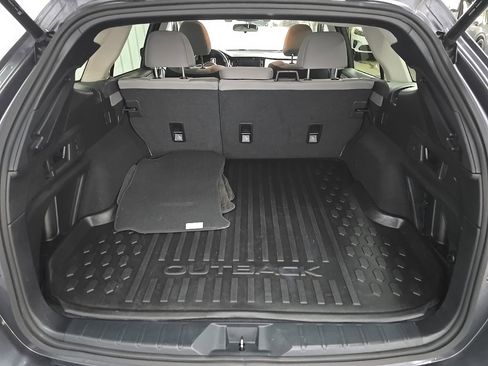 Used 2022 Subaru Outback Premium image 11