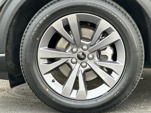 Used 2022 Ford Explorer XLT image 30